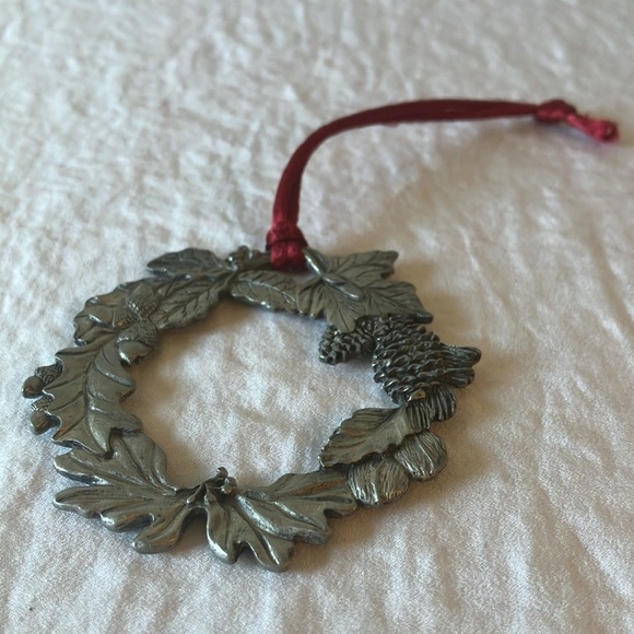 Seagull Pewter: 1995 Vintage Christmas Wreath Ornament- Canada - Picture 3 of 12